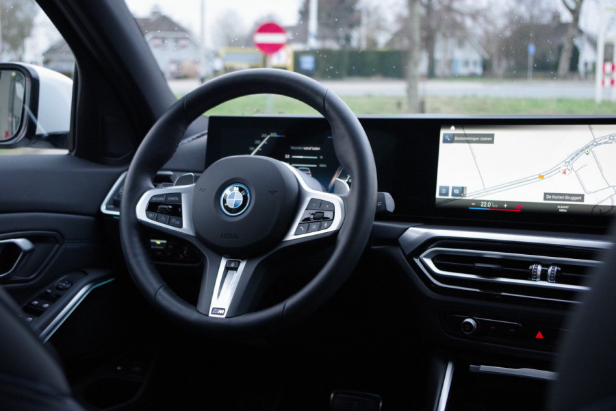 BMW 3 Serie Touring 330e 293 PK M-Sport xDrive PHEV, Panoramadak, Elek. Trekhaak, Camera