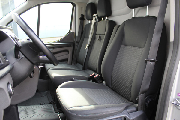 Ford Transit Custom 320 2.0-108pk TDCI L2H1 Trend. Keurige Ford Transit Custom, lengte 2. Airco, parkeersensoren v+a, metallic lak, imperiaal, telefoonvoorb., trekhaak, laadruimte betimmerd, 3-zits etc.