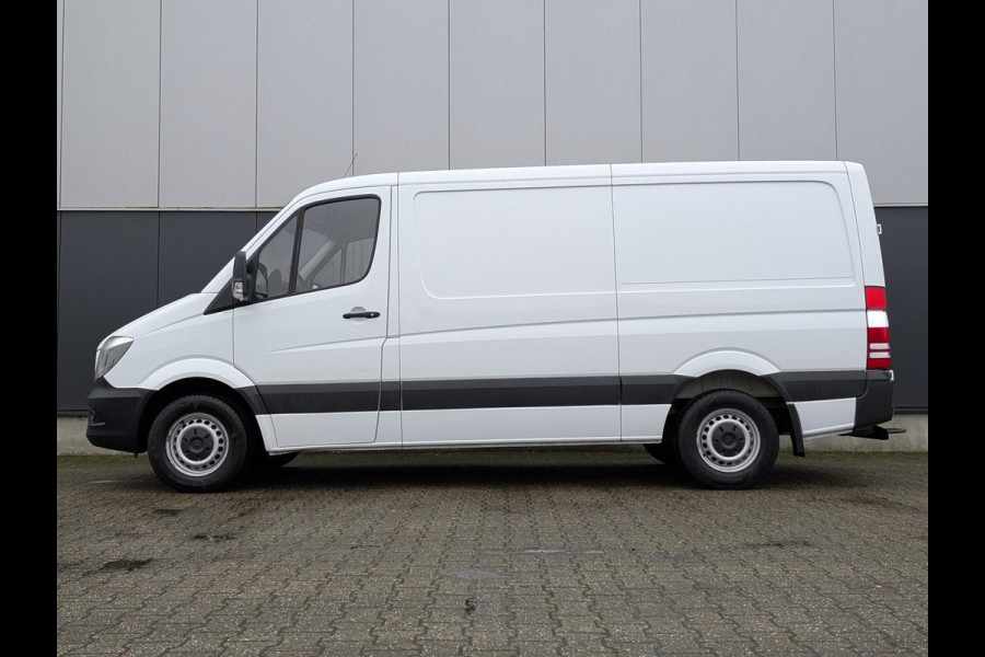 Mercedes-Benz Sprinter 211 110PK L2H1 AIRCO NAVI STANDKACHEL TREKHAAK