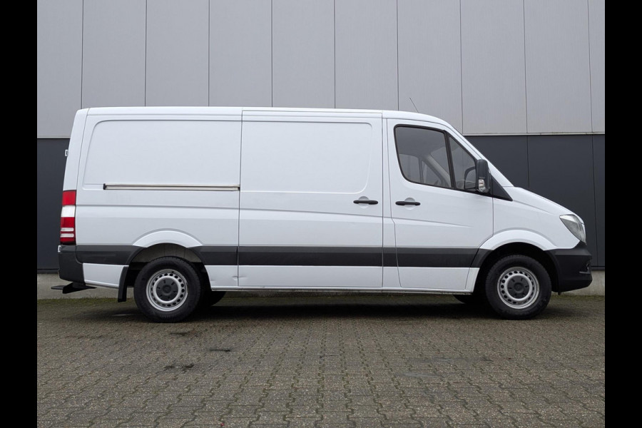 Mercedes-Benz Sprinter 211 110PK L2H1 AIRCO NAVI STANDKACHEL TREKHAAK