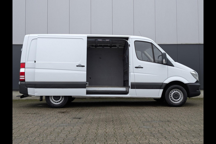 Mercedes-Benz Sprinter 211 110PK L2H1 AIRCO NAVI STANDKACHEL TREKHAAK