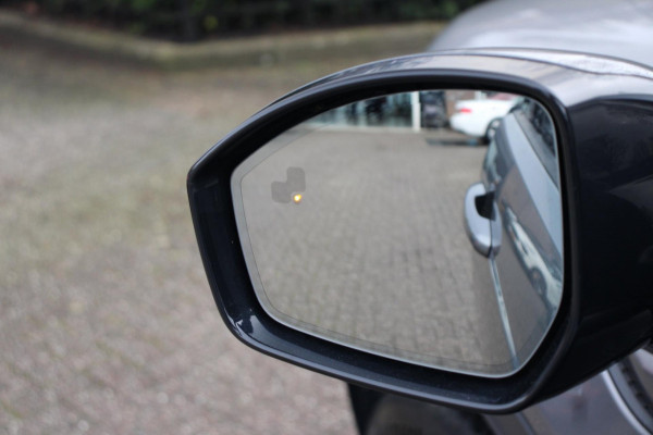 Land Rover Discovery Sport P300e 1.5 HSE 309 PK Virtual Cockpit Trekhaak Matrix 360 Camera 19''