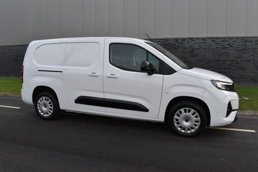 Opel Combo 1.5 BlueHDi 130 S&S L2 Lengte 2/XL 3-pers Parkeer camera's stuurverwarming dode hoek detectie Nieuw model/ registratie 2024/ GEEN BPM