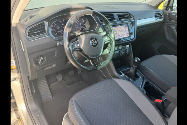 Volkswagen Tiguan 1.4 TSI ACT Connected Series * Cruise * Trekhaak * AppleCarPlay * Visueel cockpit *