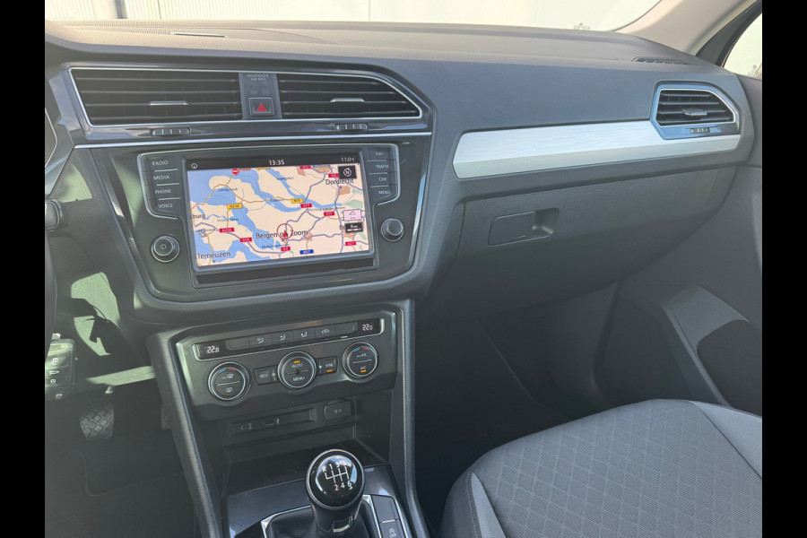 Volkswagen Tiguan 1.4 TSI ACT Connected Series * Cruise * Trekhaak * AppleCarPlay * Visueel cockpit *