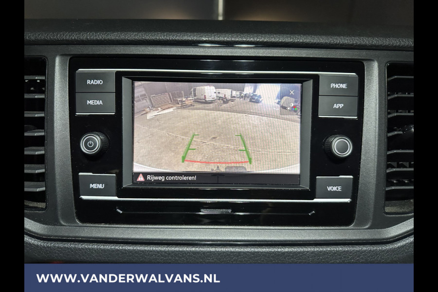 Volkswagen Crafter 2.0 TDI 141pk L3H2 L2H1 Euro6 Airco | Camera | Apple Carplay | Android Auto | 3000kg Trekhaak Bijrijdersbank