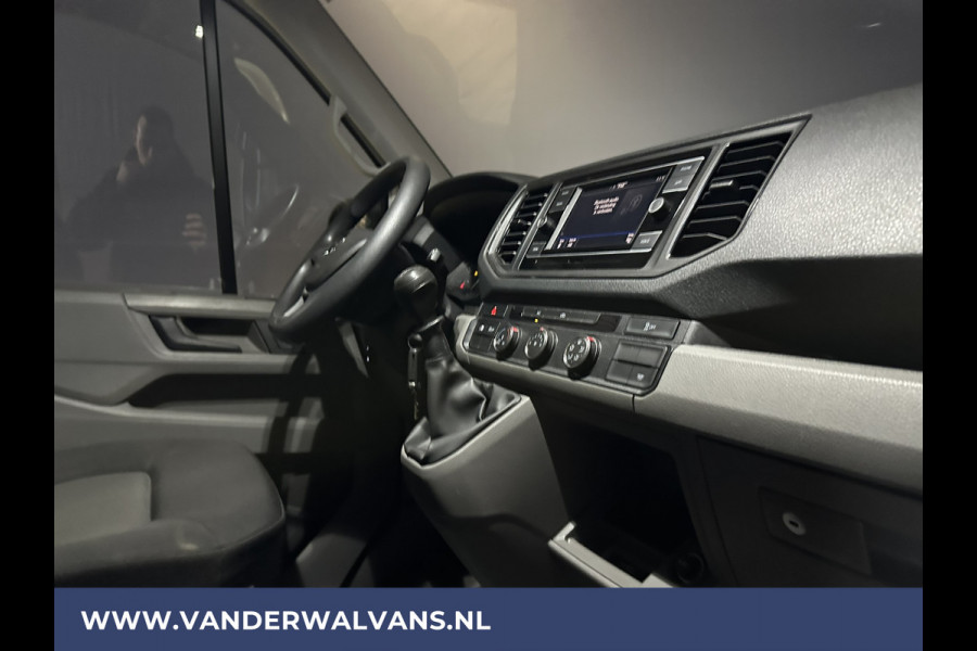 Volkswagen Crafter 2.0 TDI 141pk L3H2 L2H1 Euro6 Airco | Camera | Apple Carplay | Android Auto | 3000kg Trekhaak Bijrijdersbank