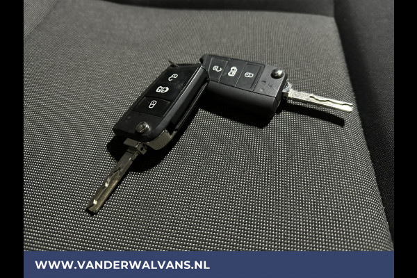 Volkswagen Crafter 2.0 TDI 141pk L3H2 L2H1 Euro6 Airco | Camera | Apple Carplay | Android Auto | 3000kg Trekhaak Bijrijdersbank