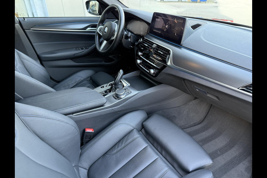 BMW 5 Serie Touring 530e High Executive M-Sport |Pano|Leer|Carplay|El.Trekhaak|