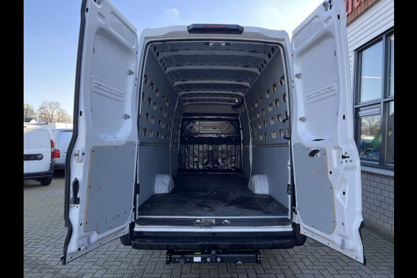 Iveco Daily 35S14V 2.3 410 L4H2 automaat / vaste prijs rijklaar € 23.950 ex btw / lease vanaf € 428 / cruise en climate control / trekhaak 3500 kg / euro 6 diesel / bpm vrij / laadruimte 475 cm lang