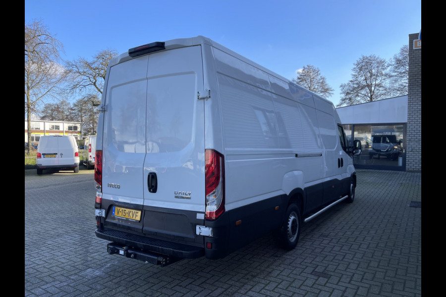 Iveco Daily 35S14V 2.3 410 L4H2 automaat / vaste prijs rijklaar € 23.950 ex btw / lease vanaf € 428 / cruise en climate control / trekhaak 3500 kg / euro 6 diesel / bpm vrij / laadruimte 475 cm lang