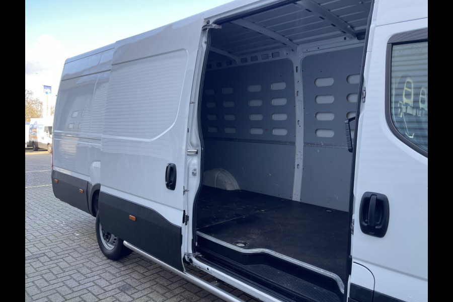 Iveco Daily 35S14V 2.3 410 L4H2 automaat / vaste prijs rijklaar € 23.950 ex btw / lease vanaf € 428 / cruise en climate control / trekhaak 3500 kg / euro 6 diesel / bpm vrij / laadruimte 475 cm lang