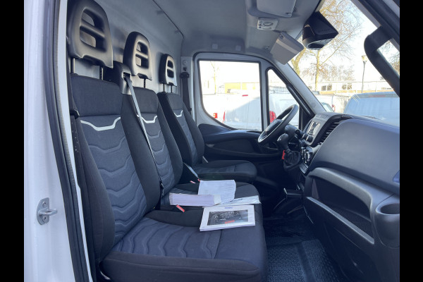 Iveco Daily 35S14V 2.3 410 L4H2 automaat / vaste prijs rijklaar € 23.950 ex btw / lease vanaf € 428 / cruise en climate control / trekhaak 3500 kg / euro 6 diesel / bpm vrij / laadruimte 475 cm lang