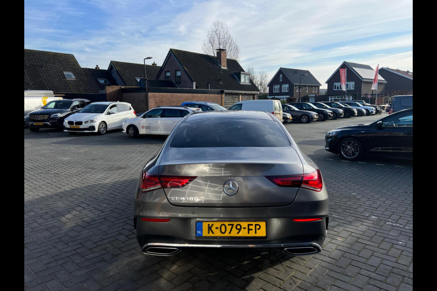 Mercedes-Benz CLA-Klasse 180 Business Solution AMG | Sfeerverlichting | 33.000 KM | LED koplampen | NL-Auto |