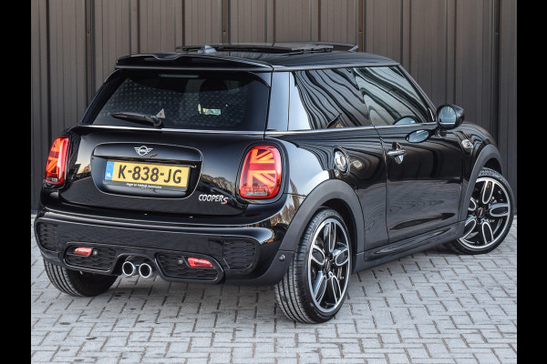 MINI Mini 2.0 COOPER S HAMMERSMITH | NL AUTO | 1e EIGENAAR | 3525KM! | PANORAMADAK | SPORSTOEL | CAMERA | HARMAN/KARDON | AMBIANCE INTERIE