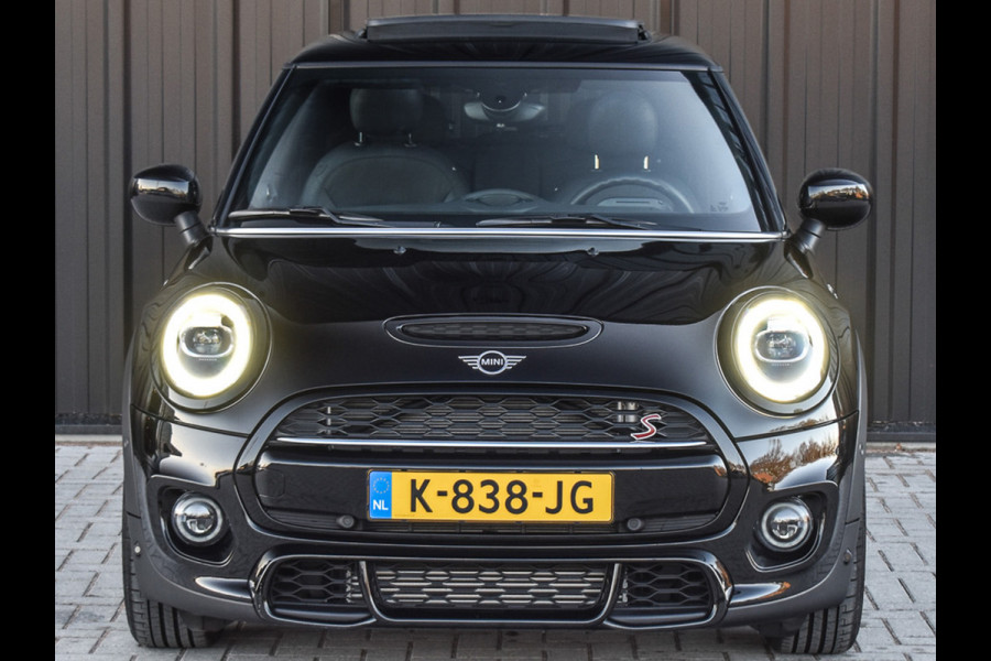 MINI Mini 2.0 COOPER S HAMMERSMITH | NL AUTO | 1e EIGENAAR | 3525KM! | PANORAMADAK | SPORSTOEL | CAMERA | HARMAN/KARDON | AMBIANCE INTERIE