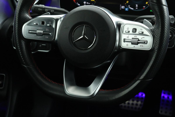 Mercedes-Benz CLA-Klasse 200 AMG | Panoramadak | Carplay | Widescreen | Sfeerverlichting | DAB+ | Stoelverwarming | Keyless | Full LED