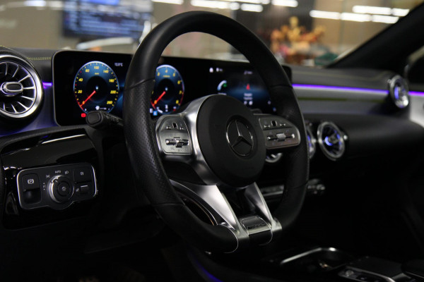 Mercedes-Benz A-Klasse 250 AMG Edition 1 /PANO/360CAM/BLINDS/STOELV/BOMVOL