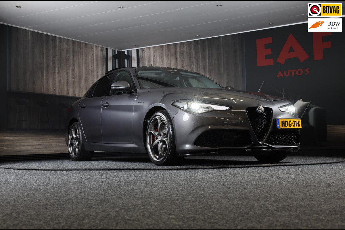 Alfa Romeo Giulia 2.0 T AWD Veloce / 280 PK / AUT / Leder Interieur / HK / Elek Stoelen / Camera / Navi / Ecc / Led / Pdc / 19 In