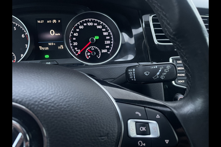 Volkswagen GOLF Variant 1.4 TSI Connected Series R-Line | Trekhaak | Navi | Camera | PDC | Carplay | Cruise