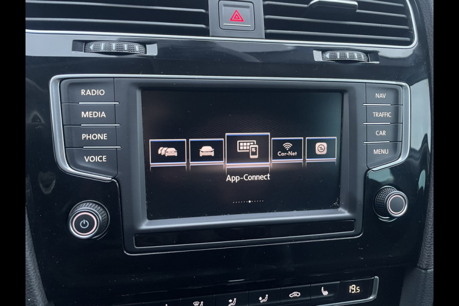 Volkswagen GOLF Variant 1.4 TSI Connected Series R-Line | Trekhaak | Navi | Camera | PDC | Carplay | Cruise