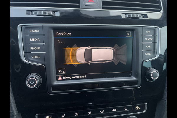 Volkswagen GOLF Variant 1.4 TSI Connected Series R-Line | Trekhaak | Navi | Camera | PDC | Carplay | Cruise