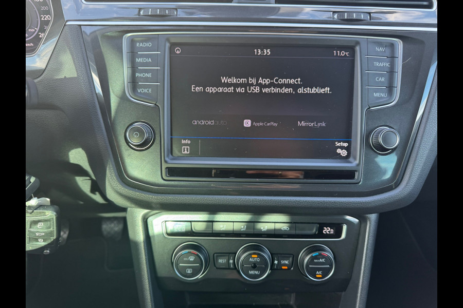 Volkswagen Tiguan 1.4 TSI ACT Connected Series * Cruise * Trekhaak * AppleCarPlay * Visueel cockpit *