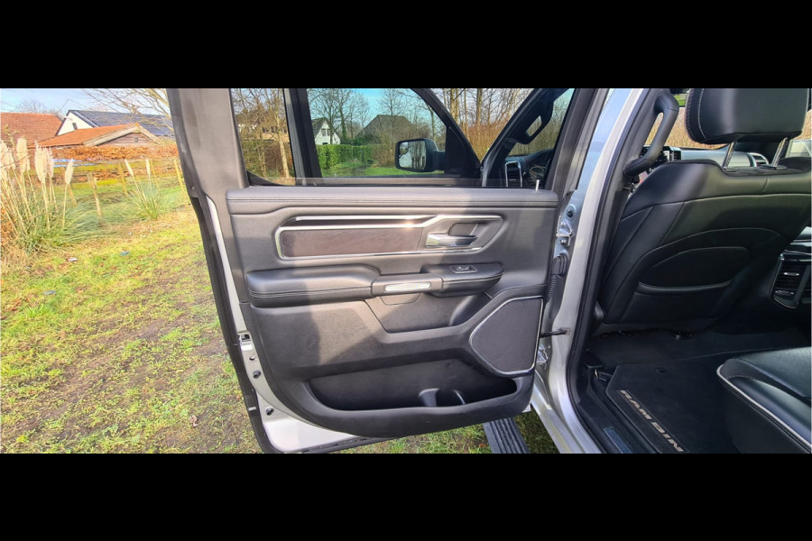 Dodge Ram 1500 5.7 V8 4x4 Crew Cab 5'7 Laramie | Pano | 360cam Volle Auto