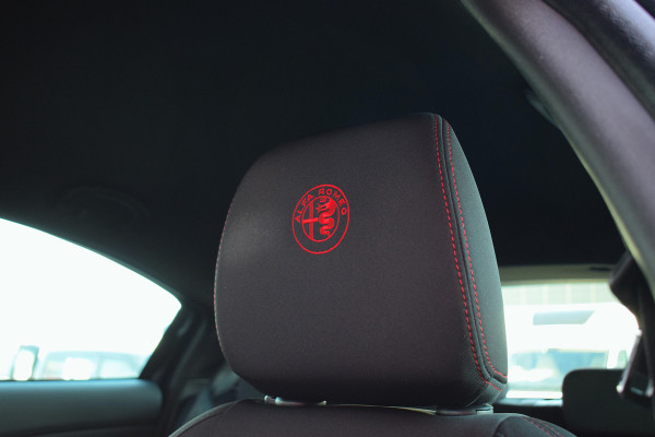 Alfa Romeo Giulietta 1.4 Turbo Sport | Apple CarPlay | Alcantara | Stoelverw. | 18'' LM