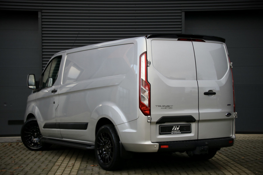 Ford Transit Custom 2.0 TDCI L2H1 AUT | Raptor Edition | ACC | Lane Assist | Bi-Xenon | BLIS | Camera | Navigatie | CarPlay | DAB | Automatisch inparkeren | 3-Zitter | Trekhaak | VOL Optie | Dealer onderhouden | Nieuwe APK