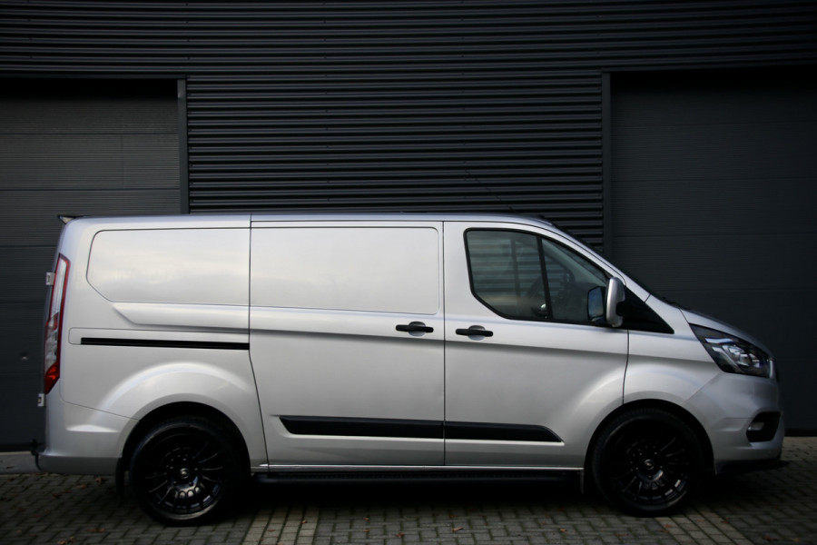 Ford Transit Custom 2.0 TDCI L2H1 AUT | Raptor Edition | ACC | Lane Assist | Bi-Xenon | BLIS | Camera | Navigatie | CarPlay | DAB | Automatisch inparkeren | 3-Zitter | Trekhaak | VOL Optie | Dealer onderhouden | Nieuwe APK