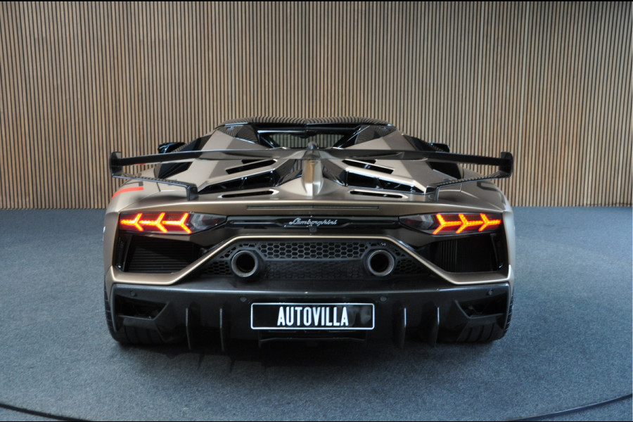 Lamborghini Aventador 6.5 V12 SVJ Roadster Lift Shiney Carbon Camera 1-800