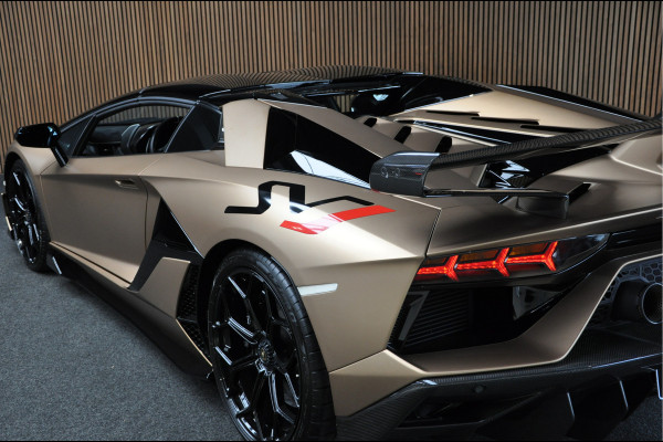 Lamborghini Aventador 6.5 V12 SVJ Roadster Lift Shiney Carbon Camera 1-800