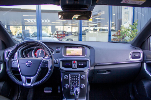 Volvo V40 2.0 D3 Business Sport | Prijs incl. 12 mnd garantie | 16"LMV Navi Camera Bluetooth Stoelverwarming Trekhaak