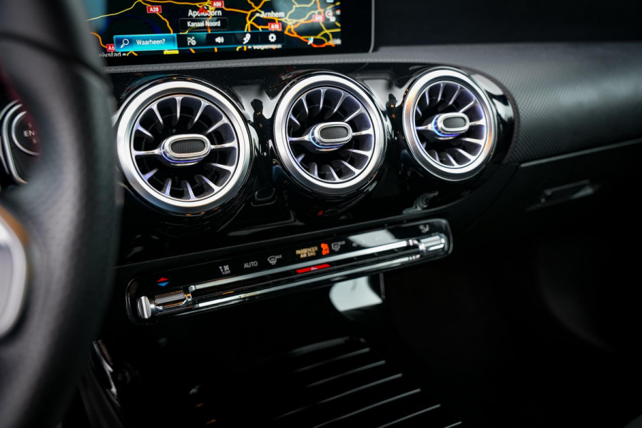 Mercedes-Benz A-Klasse 200 Business Solution AMG WideScreen Ambient Cruise Leer Alcantara Stoelverw.