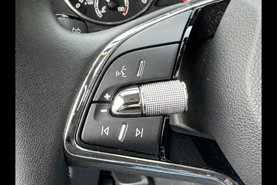 Škoda Kamiq 1.0 TSI Ambition Cruise control Airco DAB radio Apple Carplay