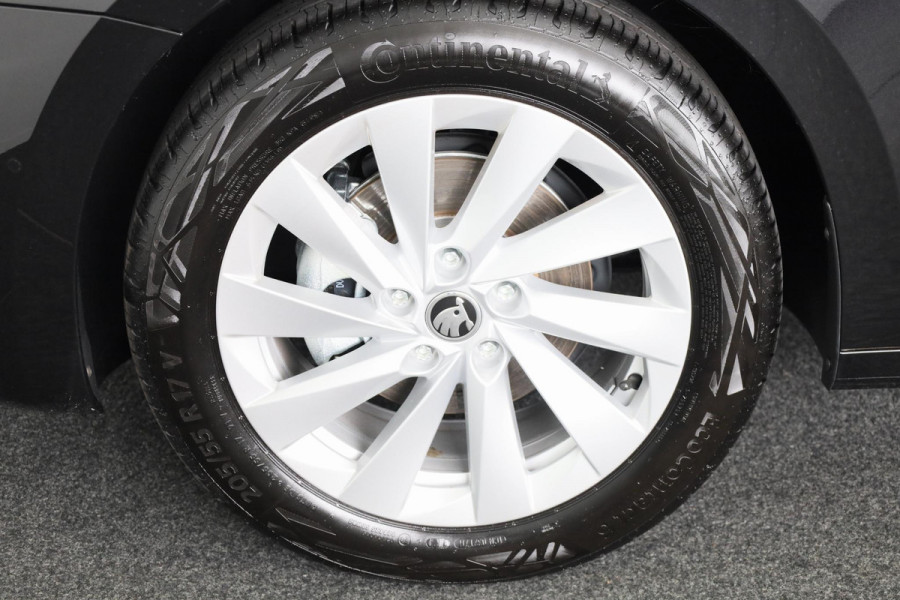 Škoda Octavia Business Edition m-HEV 1.5 TSI 115 pk 7 versn. DSG | 13 inch display | Adaptive Cruise Control | Private lease deze auto al vanaf 595-,- euro