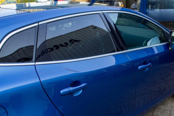Volvo V40 2.0 D3 Business Sport | Prijs incl. 12 mnd garantie | 16"LMV Navi Camera Bluetooth Stoelverwarming Trekhaak