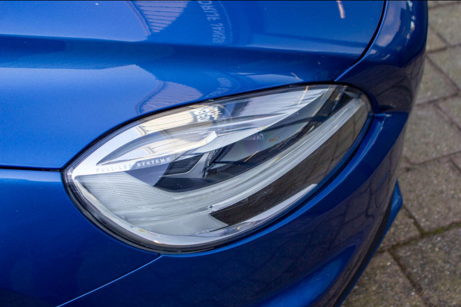 Volvo V40 2.0 D3 Business Sport | Prijs incl. 12 mnd garantie | 16"LMV Navi Camera Bluetooth Stoelverwarming Trekhaak