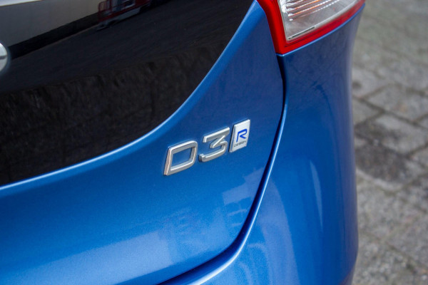 Volvo V40 2.0 D3 Business Sport | Prijs incl. 12 mnd garantie | 16"LMV Navi Camera Bluetooth Stoelverwarming Trekhaak