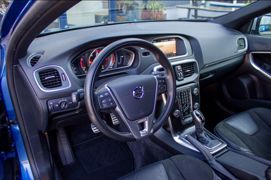 Volvo V40 2.0 D3 Business Sport | Prijs incl. 12 mnd garantie | 16"LMV Navi Camera Bluetooth Stoelverwarming Trekhaak