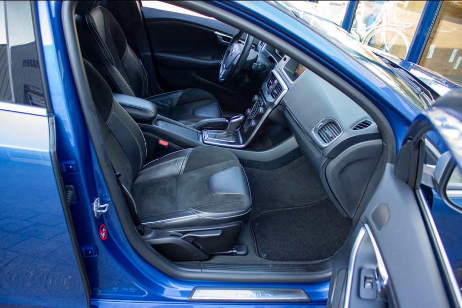 Volvo V40 2.0 D3 Business Sport | Prijs incl. 12 mnd garantie | 16"LMV Navi Camera Bluetooth Stoelverwarming Trekhaak