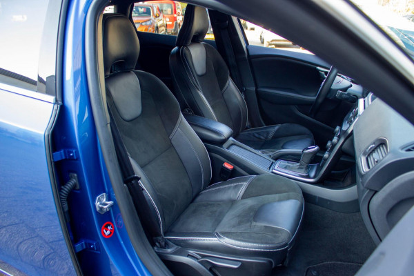Volvo V40 2.0 D3 Business Sport | Prijs incl. 12 mnd garantie | 16"LMV Navi Camera Bluetooth Stoelverwarming Trekhaak