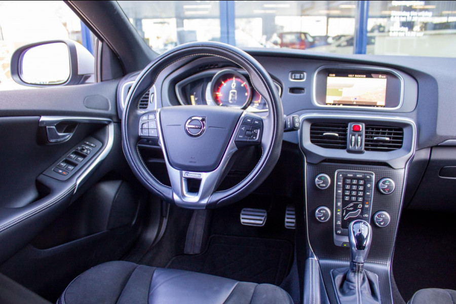 Volvo V40 2.0 D3 Business Sport | Prijs incl. 12 mnd garantie | 16"LMV Navi Camera Bluetooth Stoelverwarming Trekhaak