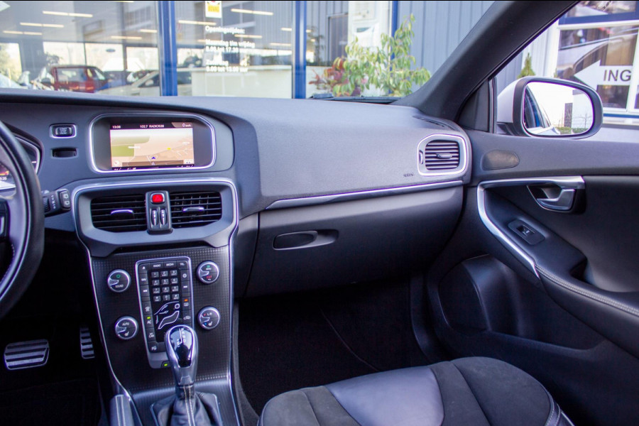 Volvo V40 2.0 D3 Business Sport | Prijs incl. 12 mnd garantie | 16"LMV Navi Camera Bluetooth Stoelverwarming Trekhaak