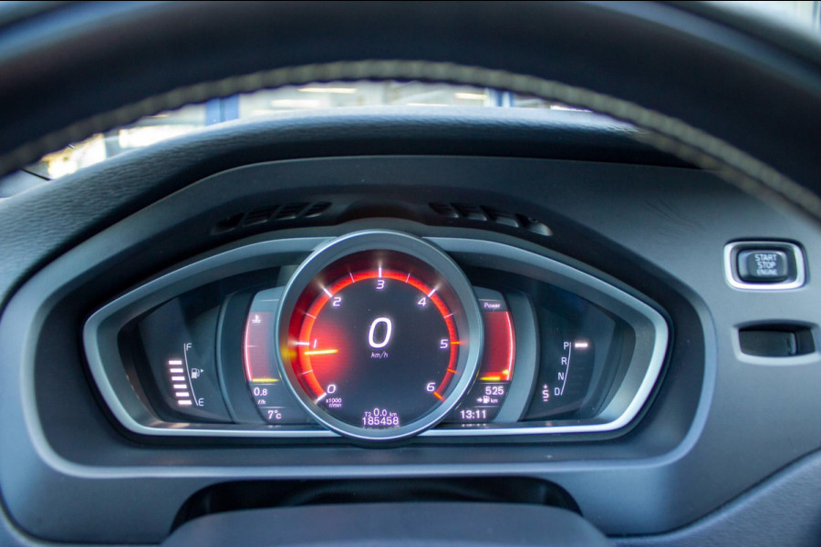 Volvo V40 2.0 D3 Business Sport | Prijs incl. 12 mnd garantie | 16"LMV Navi Camera Bluetooth Stoelverwarming Trekhaak