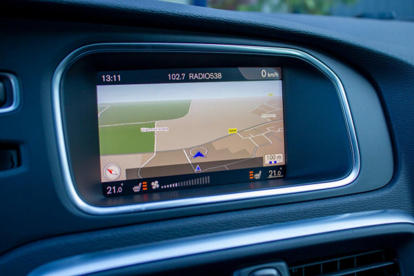 Volvo V40 2.0 D3 Business Sport | Prijs incl. 12 mnd garantie | 16"LMV Navi Camera Bluetooth Stoelverwarming Trekhaak