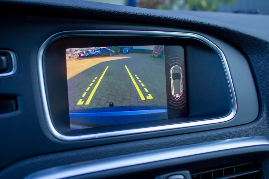 Volvo V40 2.0 D3 Business Sport | Prijs incl. 12 mnd garantie | 16"LMV Navi Camera Bluetooth Stoelverwarming Trekhaak
