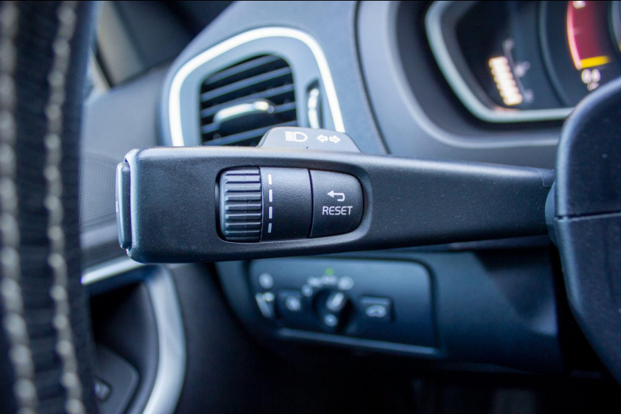 Volvo V40 2.0 D3 Business Sport | Prijs incl. 12 mnd garantie | 16"LMV Navi Camera Bluetooth Stoelverwarming Trekhaak