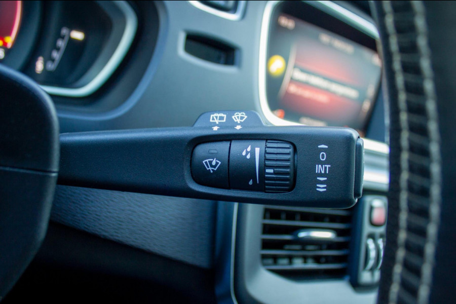 Volvo V40 2.0 D3 Business Sport | Prijs incl. 12 mnd garantie | 16"LMV Navi Camera Bluetooth Stoelverwarming Trekhaak